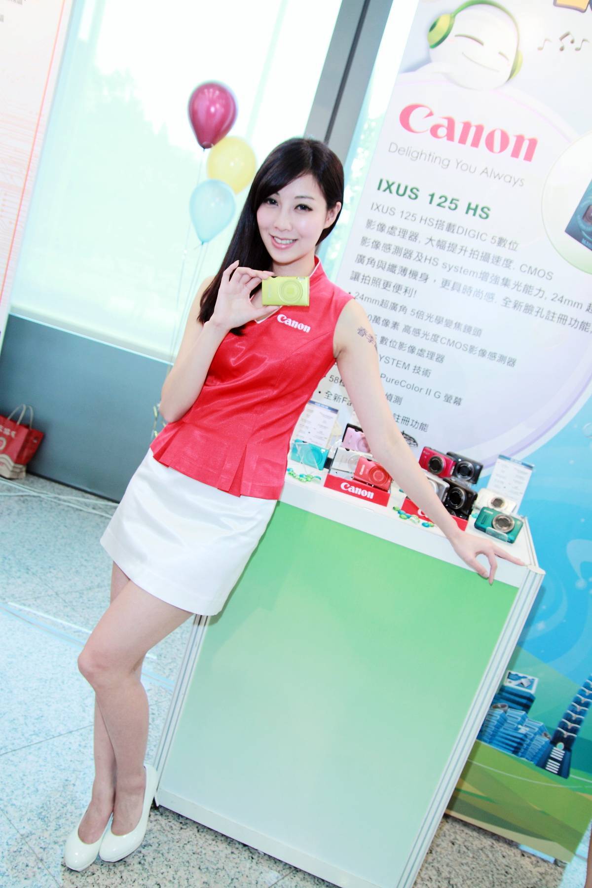 Photo of domestic beautiful models in Taipei 2012 spring computer show